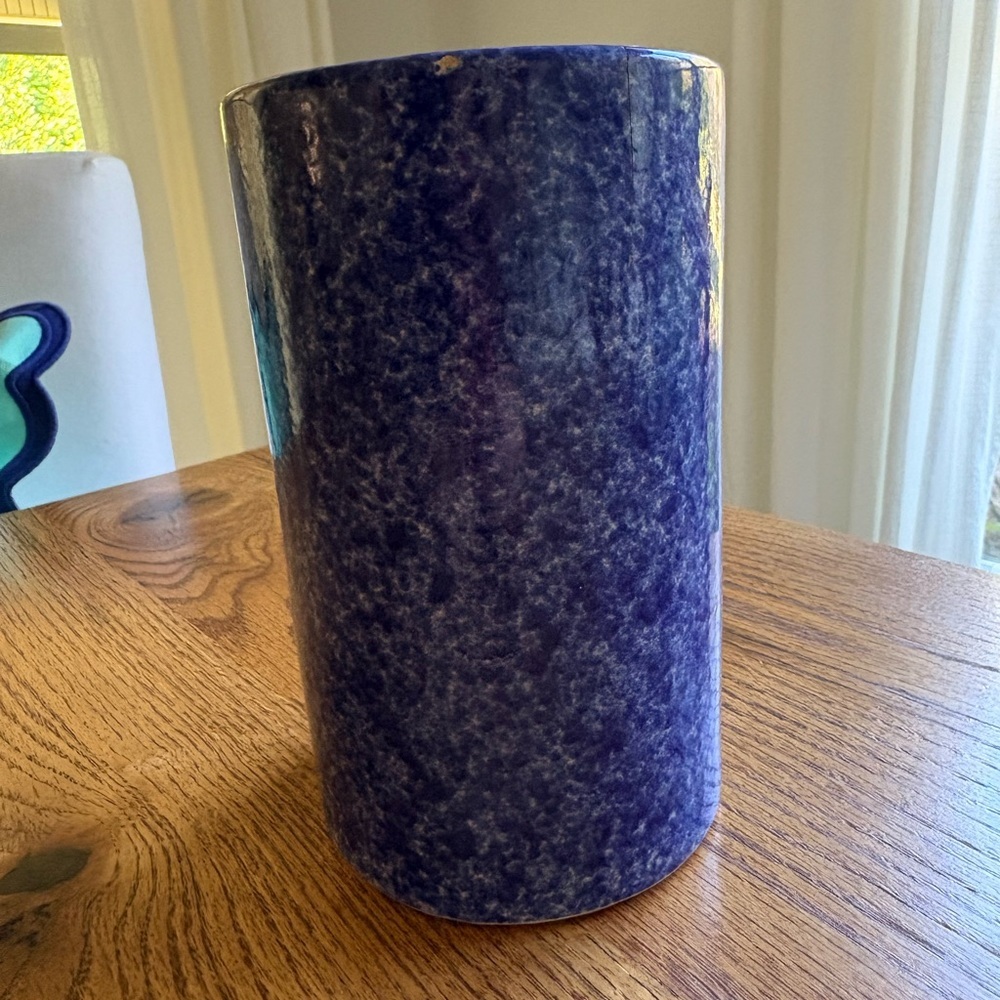 Blue and white splatterware vase